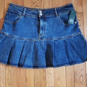 Wild Fable 18 denim skirt.  NWT.